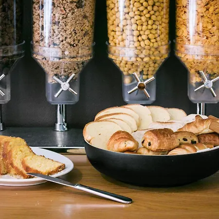 Comfort Lorda ホテル 4*